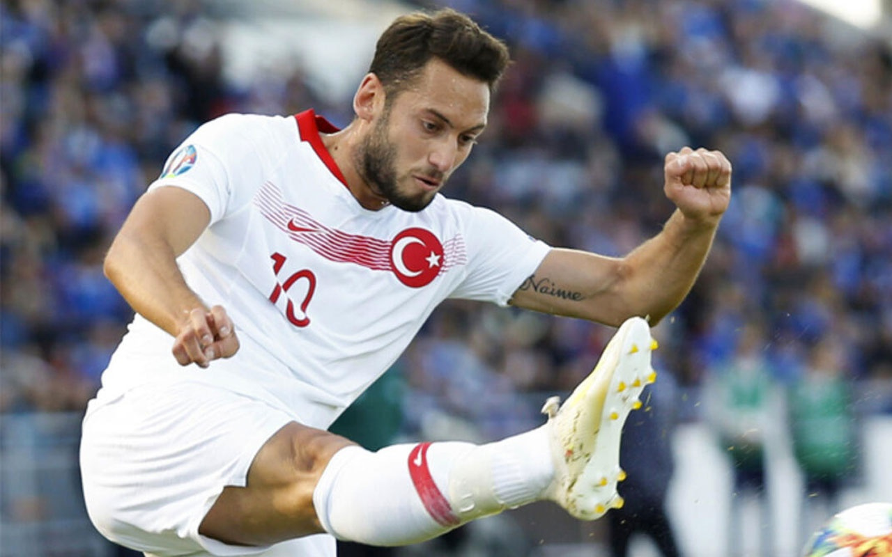 Hakan Çalhanoğlu'nun kalemi kırıldı