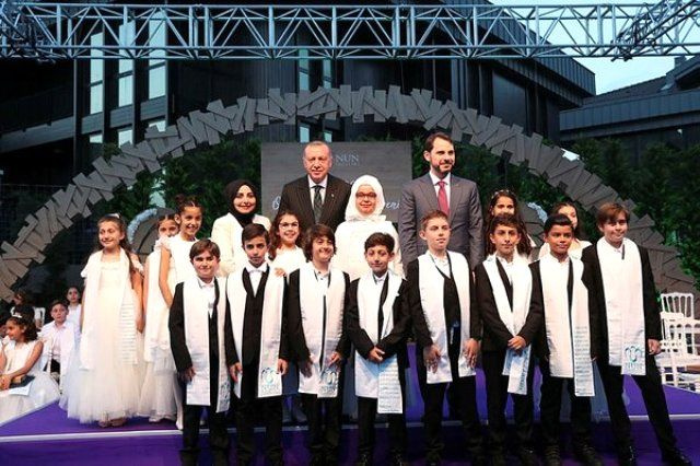 Cumhurbaşkanı Erdoğan'dan torununun mezuniyet töreninde renkli görüntüler - Sayfa 3