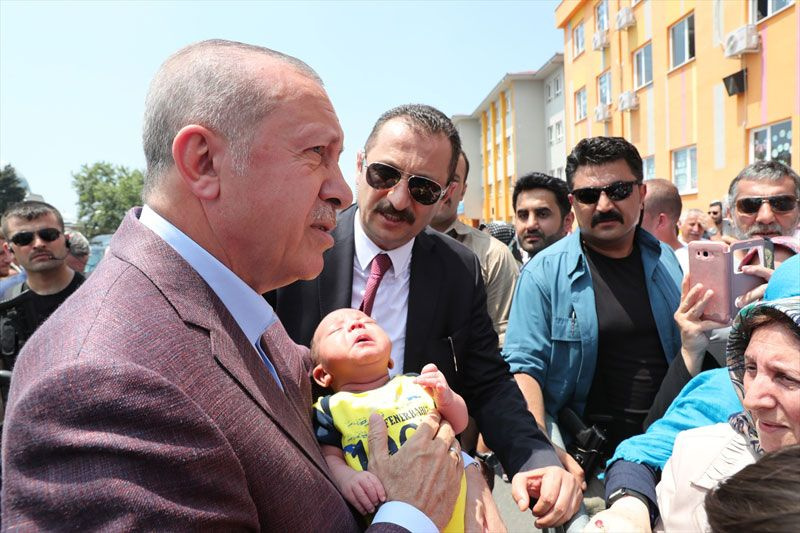 Cumhurbaşkanı Erdoğan'ın yanına kadar gelip gösterdi şaşırtan anlar