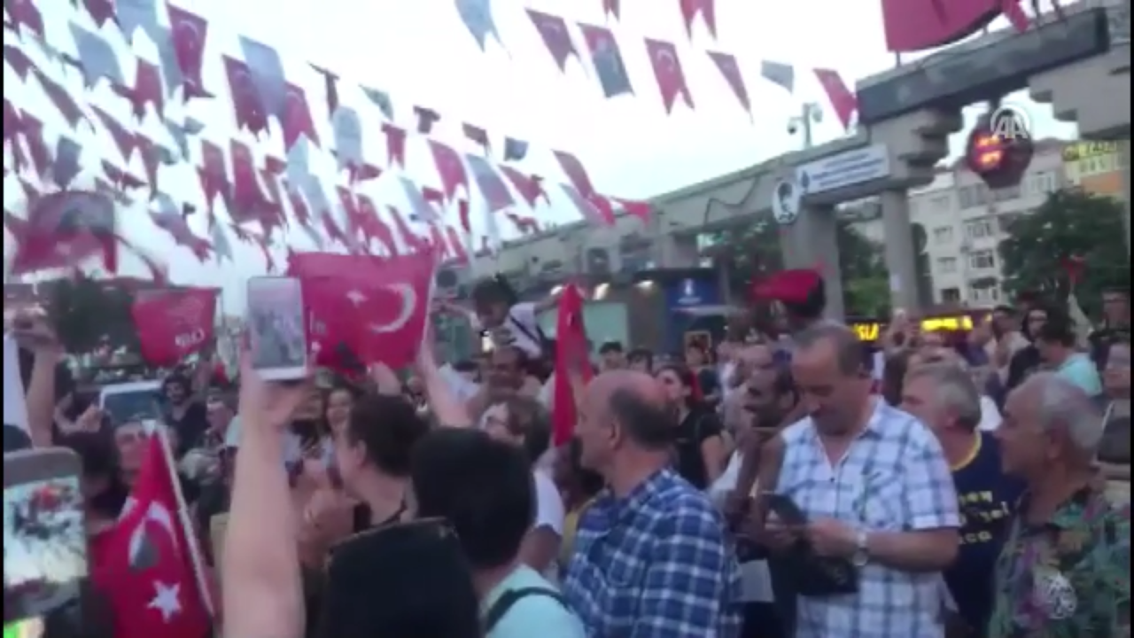 İstanbul'da seçim kutlamaları