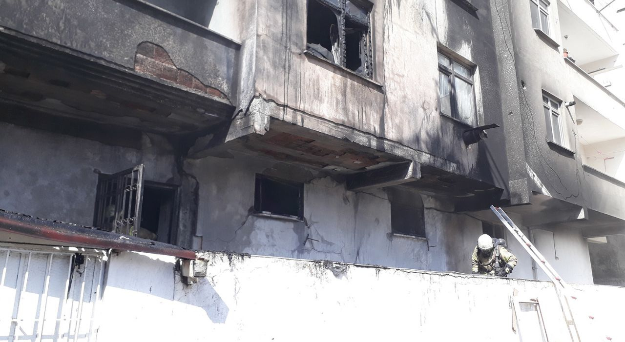 İstanbul Bağcılar'da iş yeri yangını mahalleliyi sokağa döktü