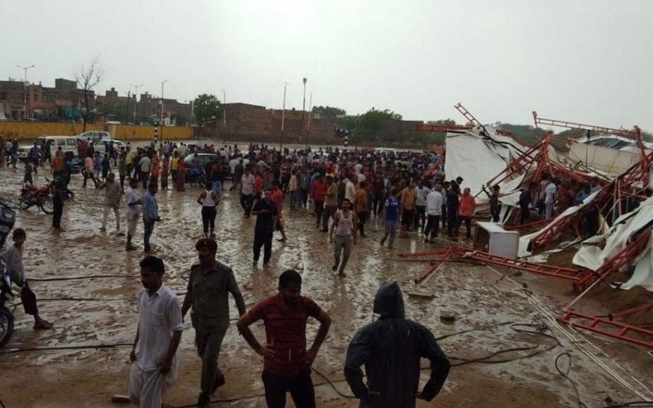 Hindistan'da dini etkinlikte çadır çöktü: 14 ölü