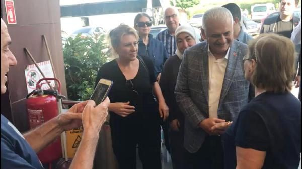 Binali Yıldırım'a Ankara yolunda sevgi seli