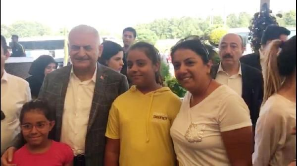 Binali Yıldırım'a Ankara yolunda sevgi seli