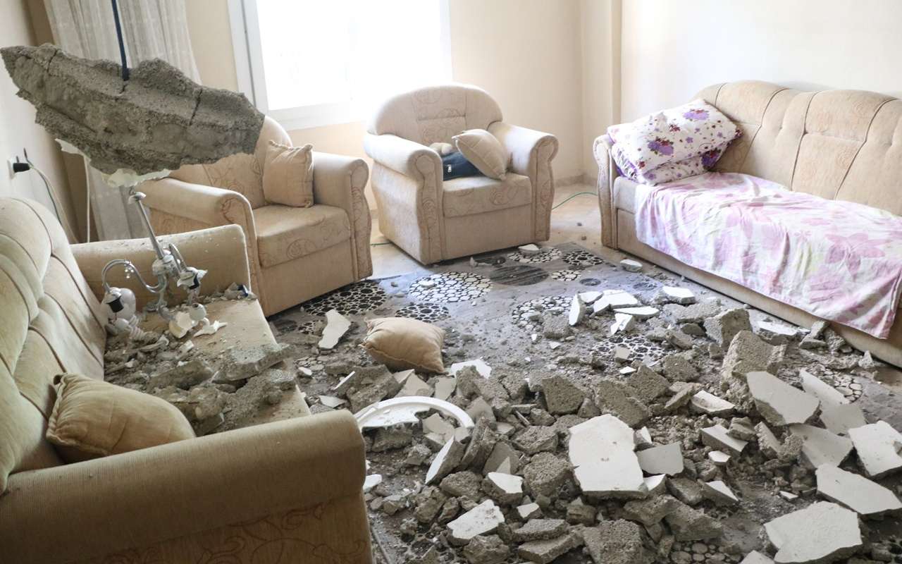 Mersin'de tek katlı evin tavanı çöktü anne ve oğul yaralandı