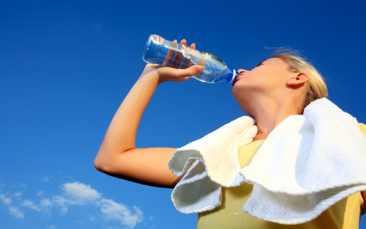 Günde kaç bardak su içilmeli? Kadınlar ve erkeklerin içmesi gereken su miktarı