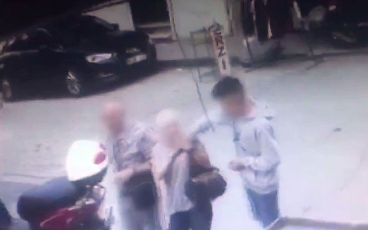 Fatih'te yaşlı turistleri hedef alan kapkaççı kamerada