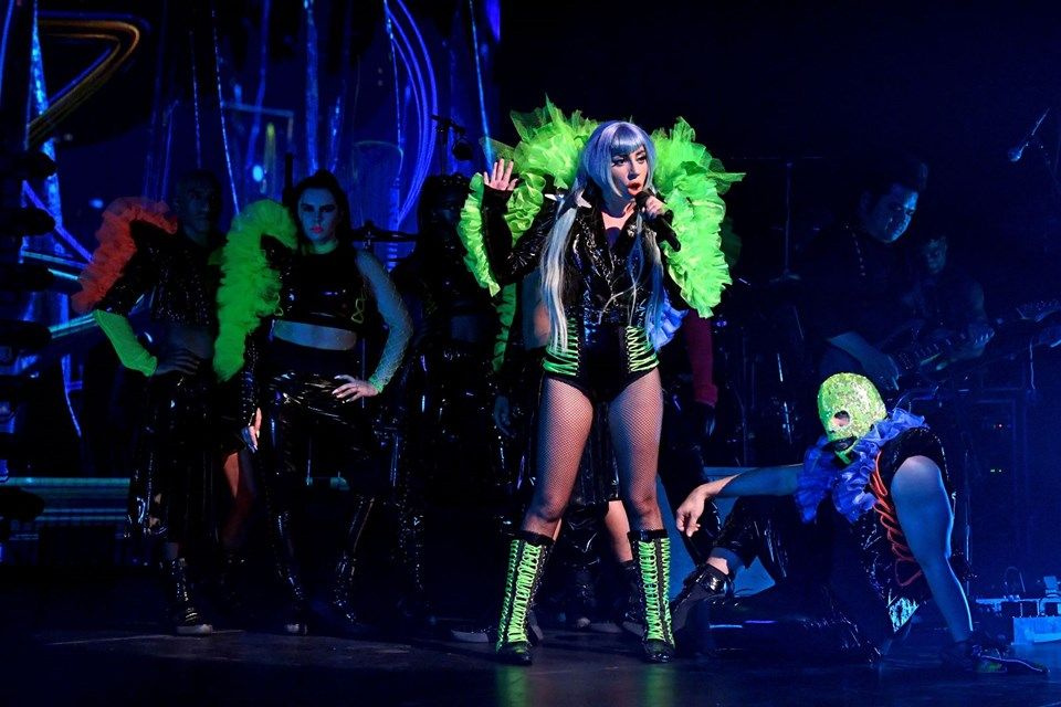 Konserinde hayranlarına küfreden Lady Gaga'dan LGBT'lilere destek!