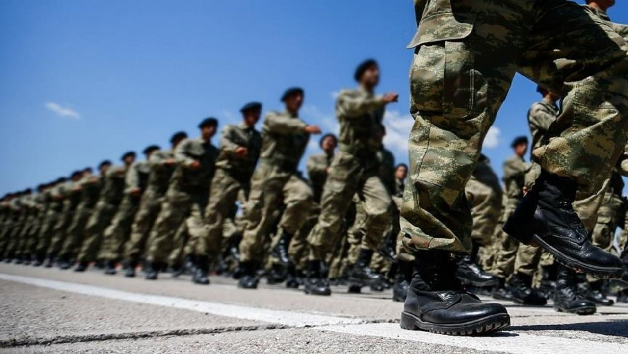 Askerlik artık 6 ay! Yeni askerlik sistemi Resmi Gazete'de yayınlandı işte detaylar
