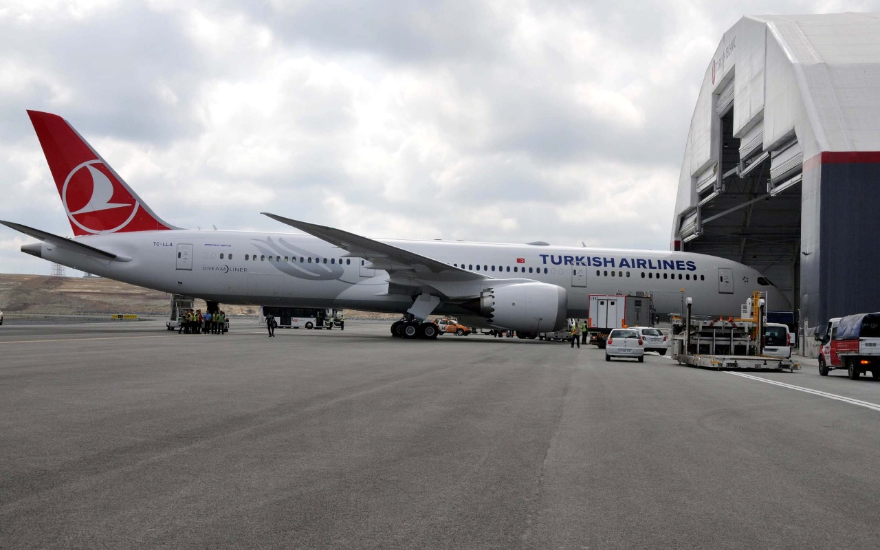 THY'nin ilk rüya uçağı Boeing 787-9 Dreamliner İstanbul'a iniş yaptı