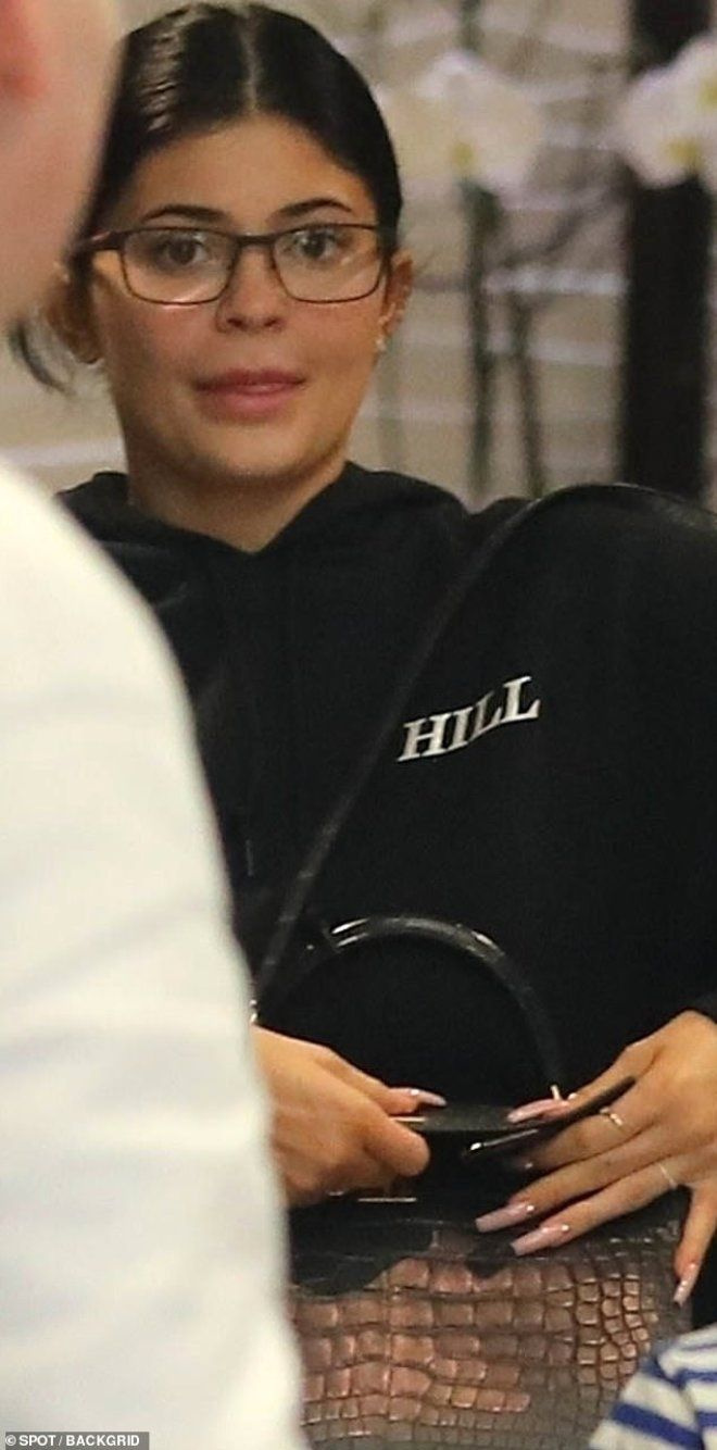 Kylie Jenner'ın makyajsız hali herkesi şoke etti! Dünyanın en genç milyarderi sanki başka biri