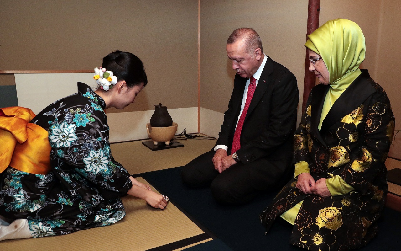Cumhurbaşkanı Erdoğan'ın çay seremonisinde tebessüm ettiren anları