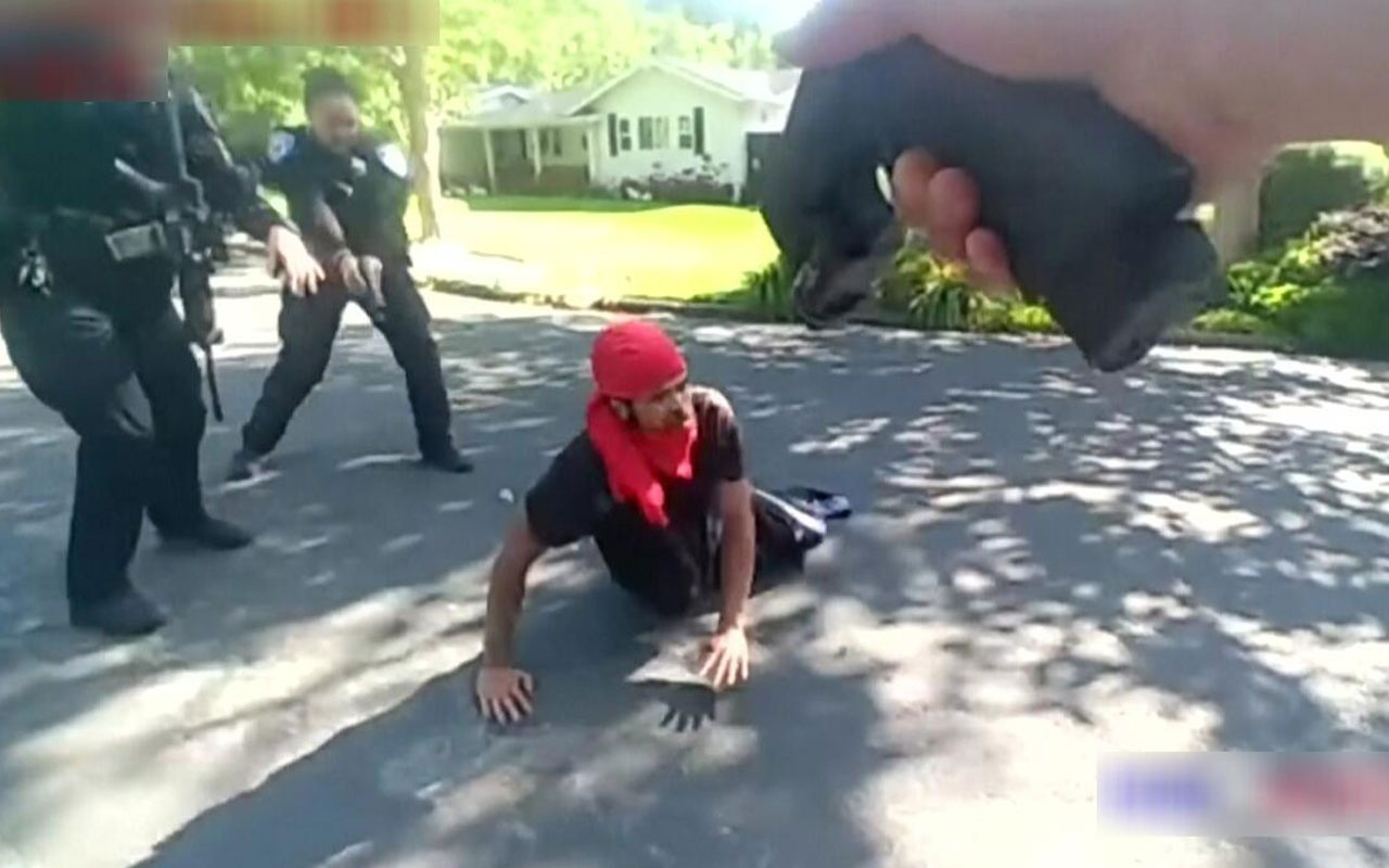 ABD'de polisinden sokak ortasında infaz! Saniye saniye kaydedildi