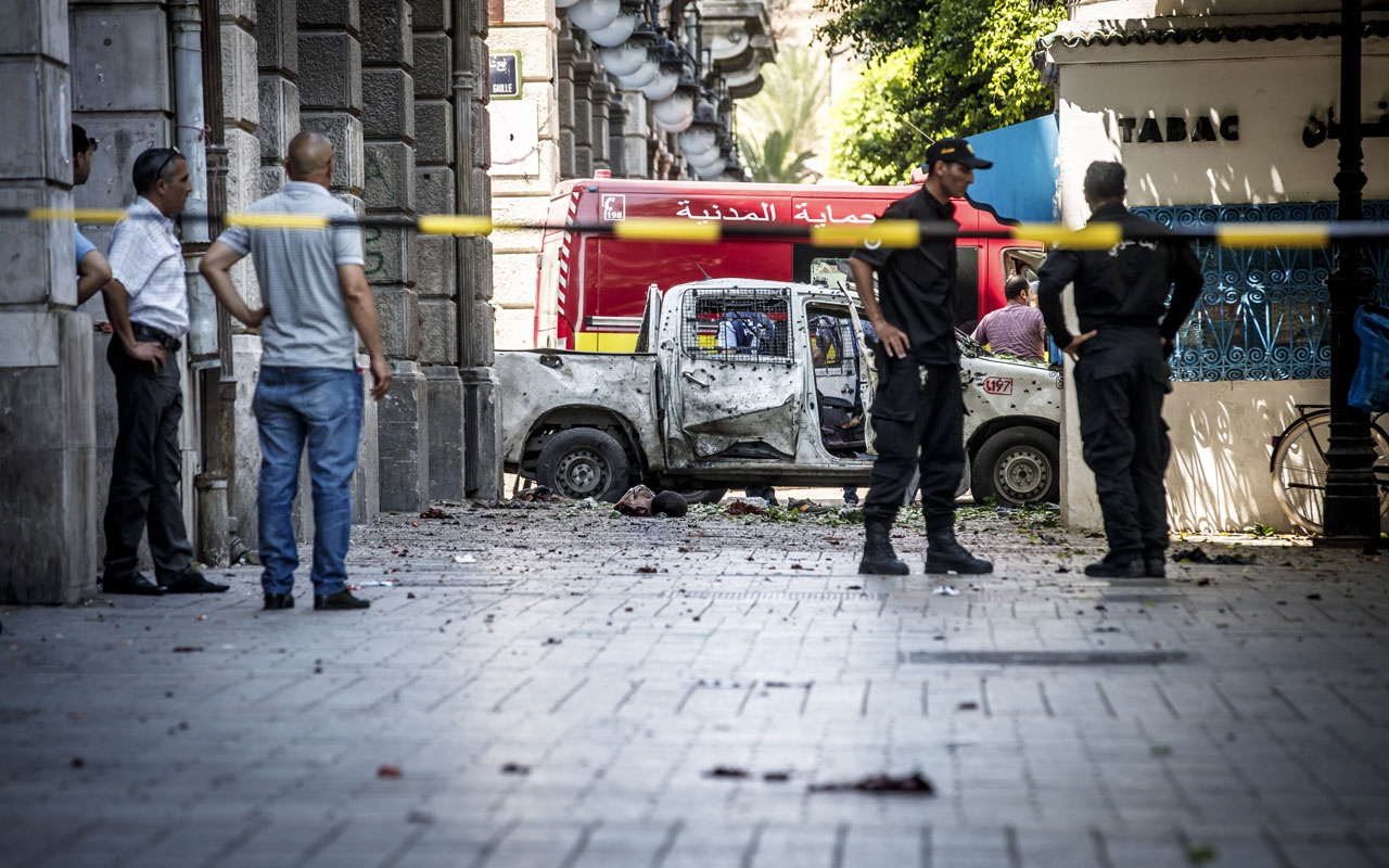 Tunus'un başkentinde polis aracını intihar saldırısı