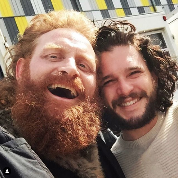 Rehabilitasyon merkezinde tedavi gören Kit Harington'ın hayranlarından anlamlı hediye!