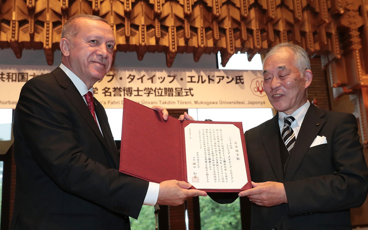 Japonya'da Cumhurbaşkanı Erdoğan'a fahri doktora verildi