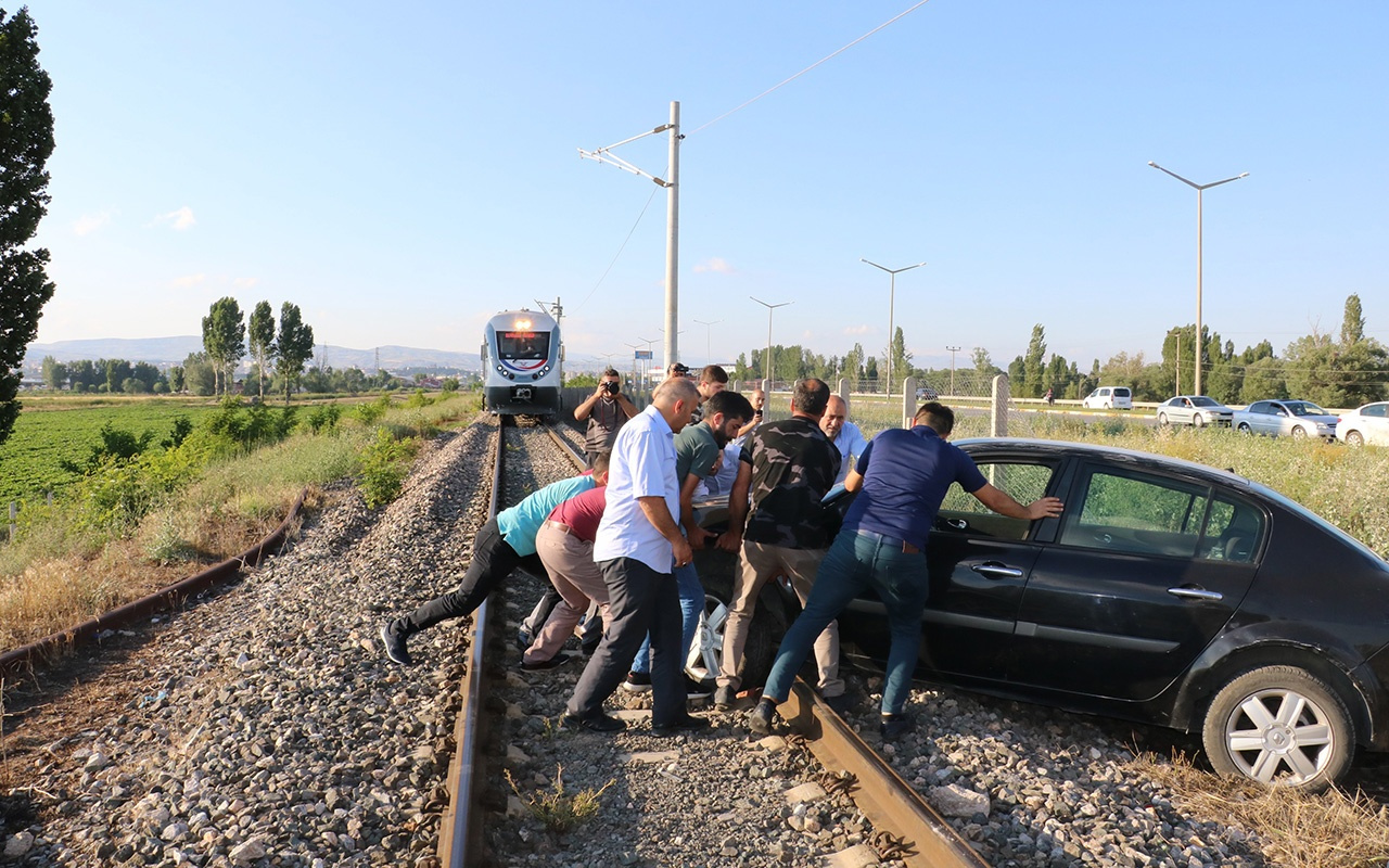 Sivas'ta tren raylarında büyük panik