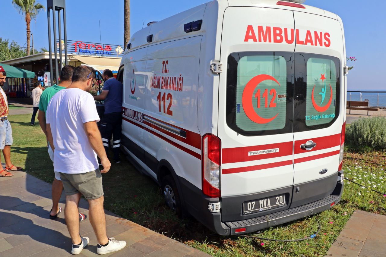 Antalya'da falezlere düşen adamı kurtarmak için ekipler seferber oldu