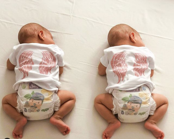Pelin Akil ikiz bebeklerini sosyal medyada paylaştı! Alin ve Lina büyüyorlar