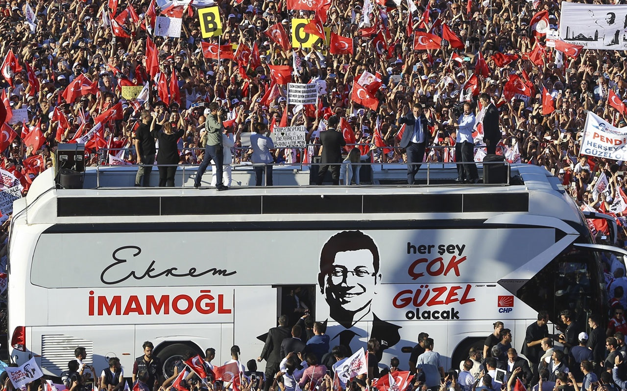 Ekrem İmamoğlu'nun yeni afişleri İstanbul'u donattı!