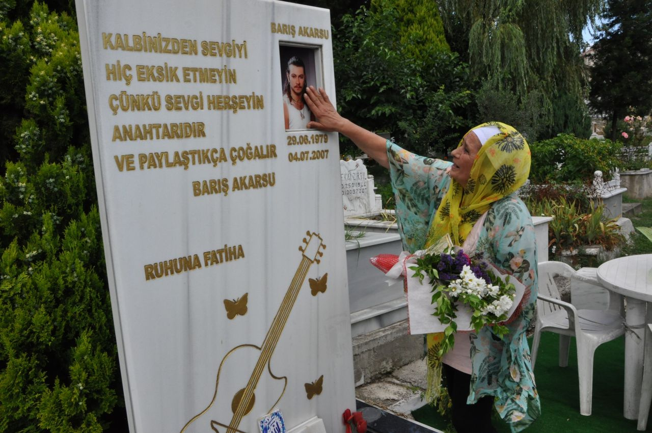 Barış Akarsu 40'ıncı doğum gününde mezarı başında anıldı