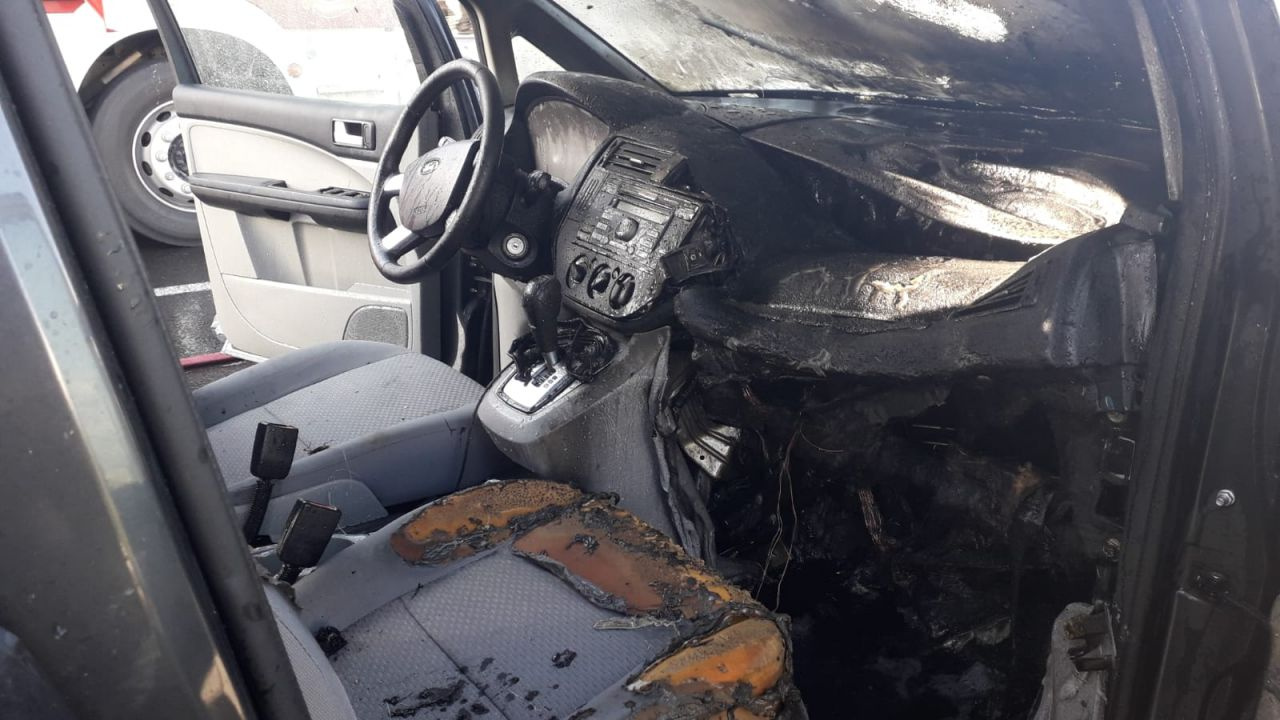 Düzce'de yeni alınan otomobil yandı