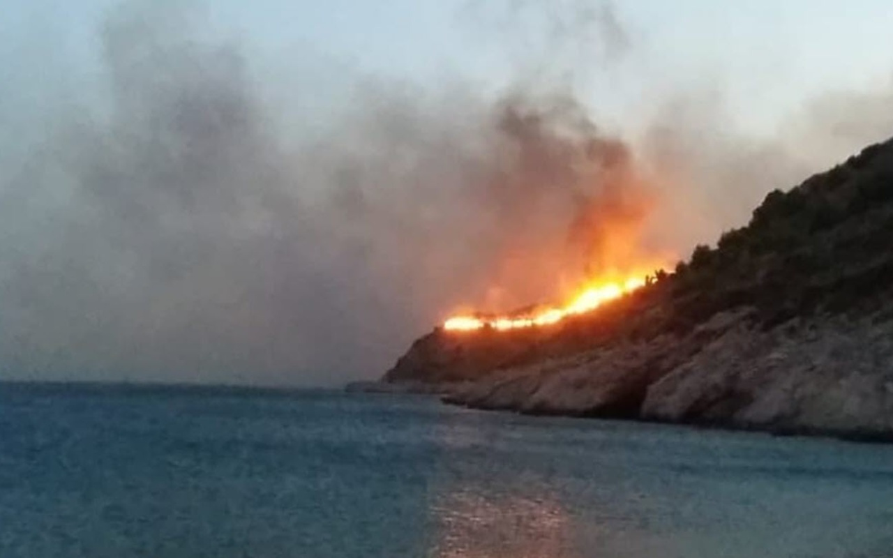 Datça’da makilik yangını sürüyor