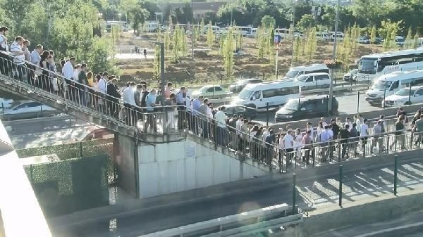 FSM'deki çalışma Metrobüs duraklarını felç etti