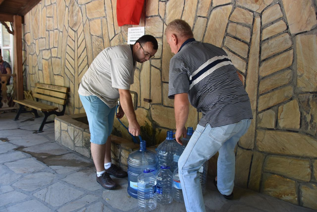 İçen şifa buldu Türkiye'nin dört bir yanından insanlar İzmir Torbalı'ya geliyor