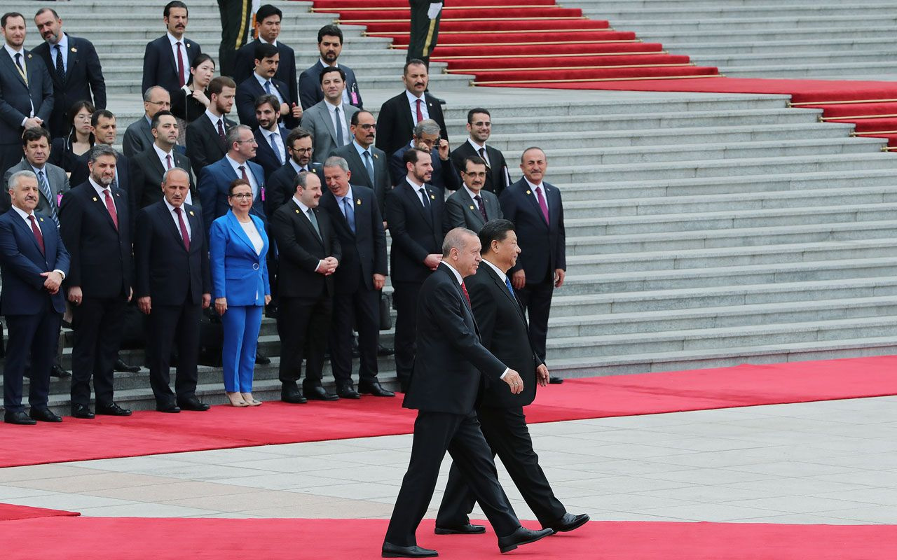 Cumhurbaşkanı Recep Tayyip Erdoğan Erdoğan, Çin’de resmi törenle karşılandı