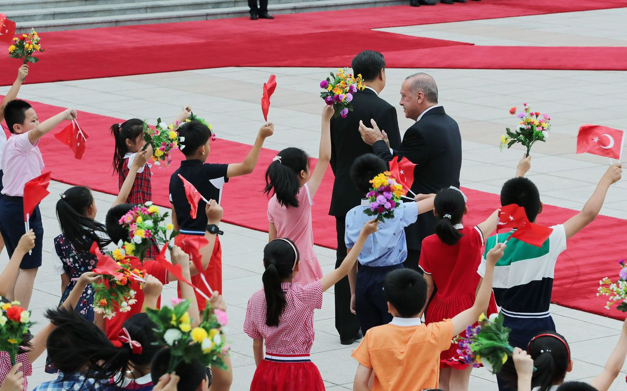 Cumhurbaşkanı Recep Tayyip Erdoğan Erdoğan, Çin’de resmi törenle karşılandı