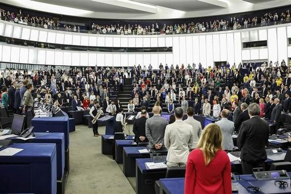 Avrupa Parlamentosu'nda Brexit protestosu! Avrupa marşı okunduğu sırada...