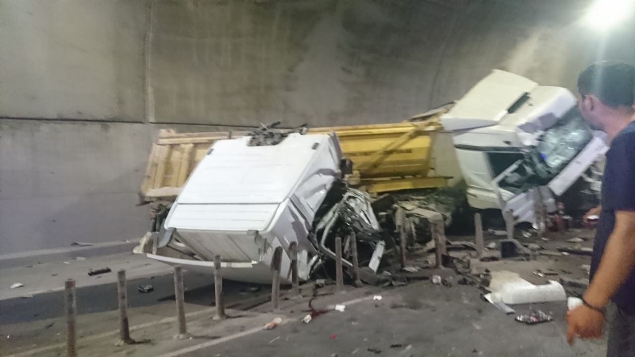 Sabiha Gökçen Havalimanı bağlantı yolundaki tünelde feci kaza meydana geldi