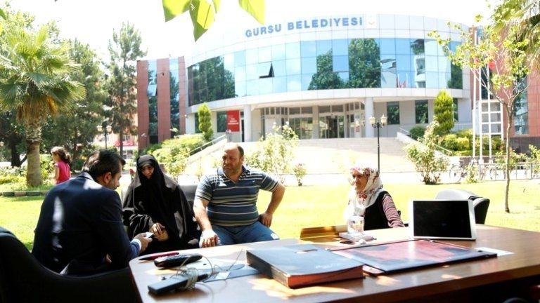 Bursa'da makam odasını meydana taşıdı! Yok böyle bir belediye başkanı