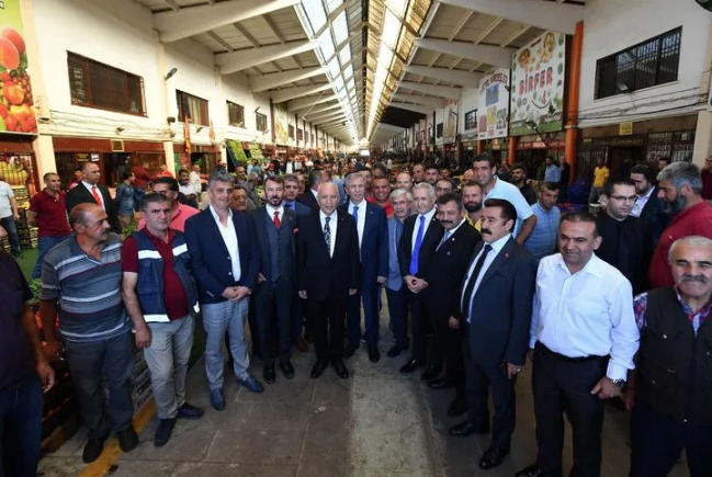Mansur Yavaş'ın Ankara Toptancı Hali esnafına yaptığı ziyarette renkli anlar!