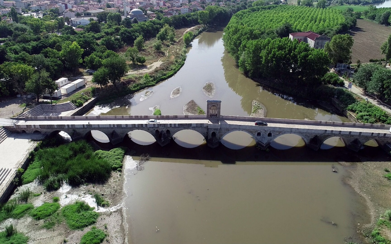 Tunca Nehri'nde kum adacıkları oluştu