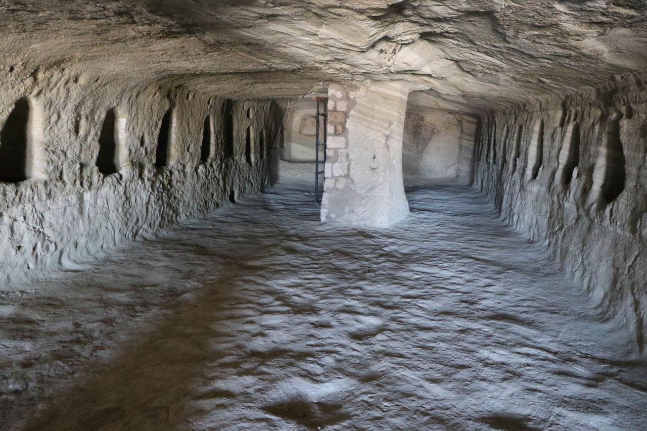 Nevşehir'de Roma askerlerinin atları için tasarlanmış bin 500 yıllık ahır bulundu