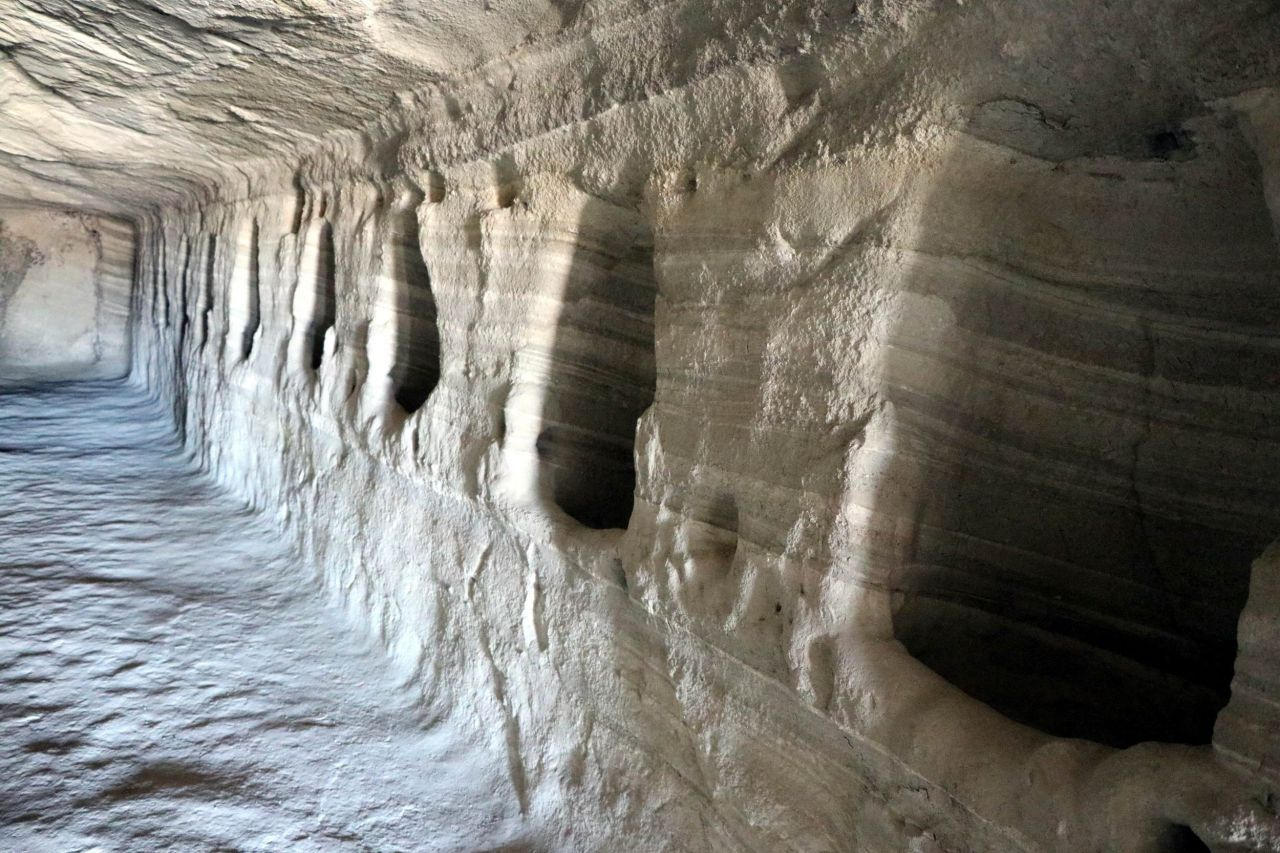 Nevşehir'de Roma askerlerinin atları için tasarlanmış bin 500 yıllık ahır bulundu