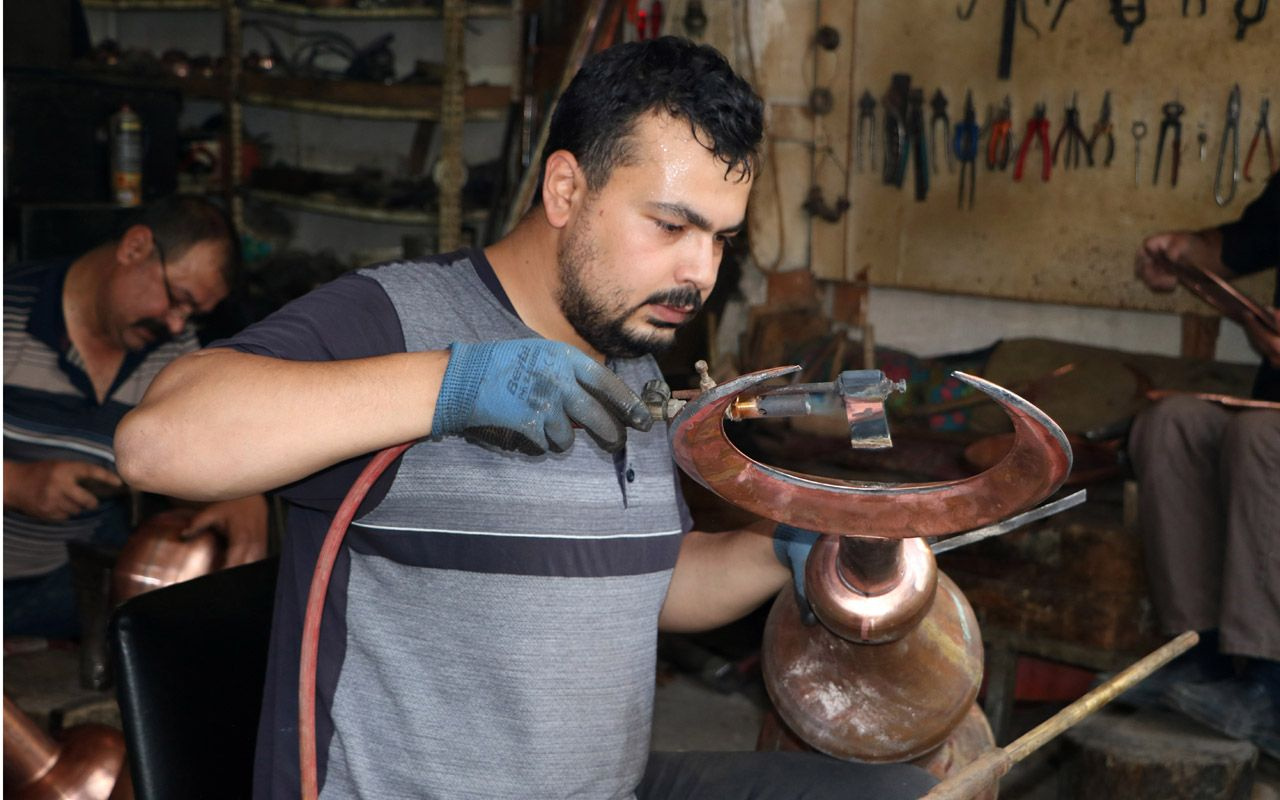 Afyonkarahisar'da dededen toruna 4 kuşaktır bakırcılık