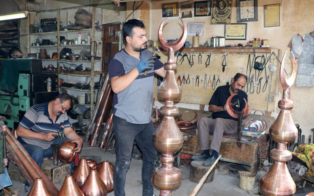 Afyonkarahisar'da dededen toruna 4 kuşaktır bakırcılık