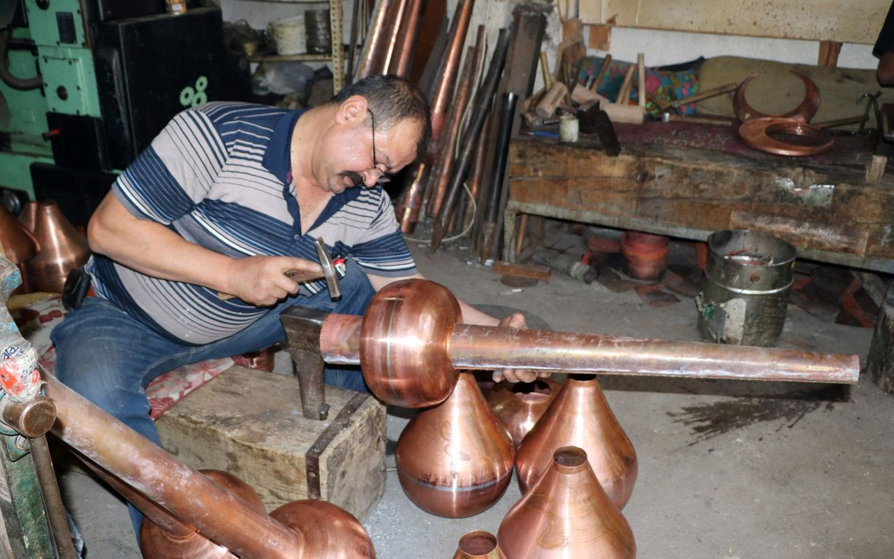 Afyonkarahisar'da dededen toruna 4 kuşaktır bakırcılık