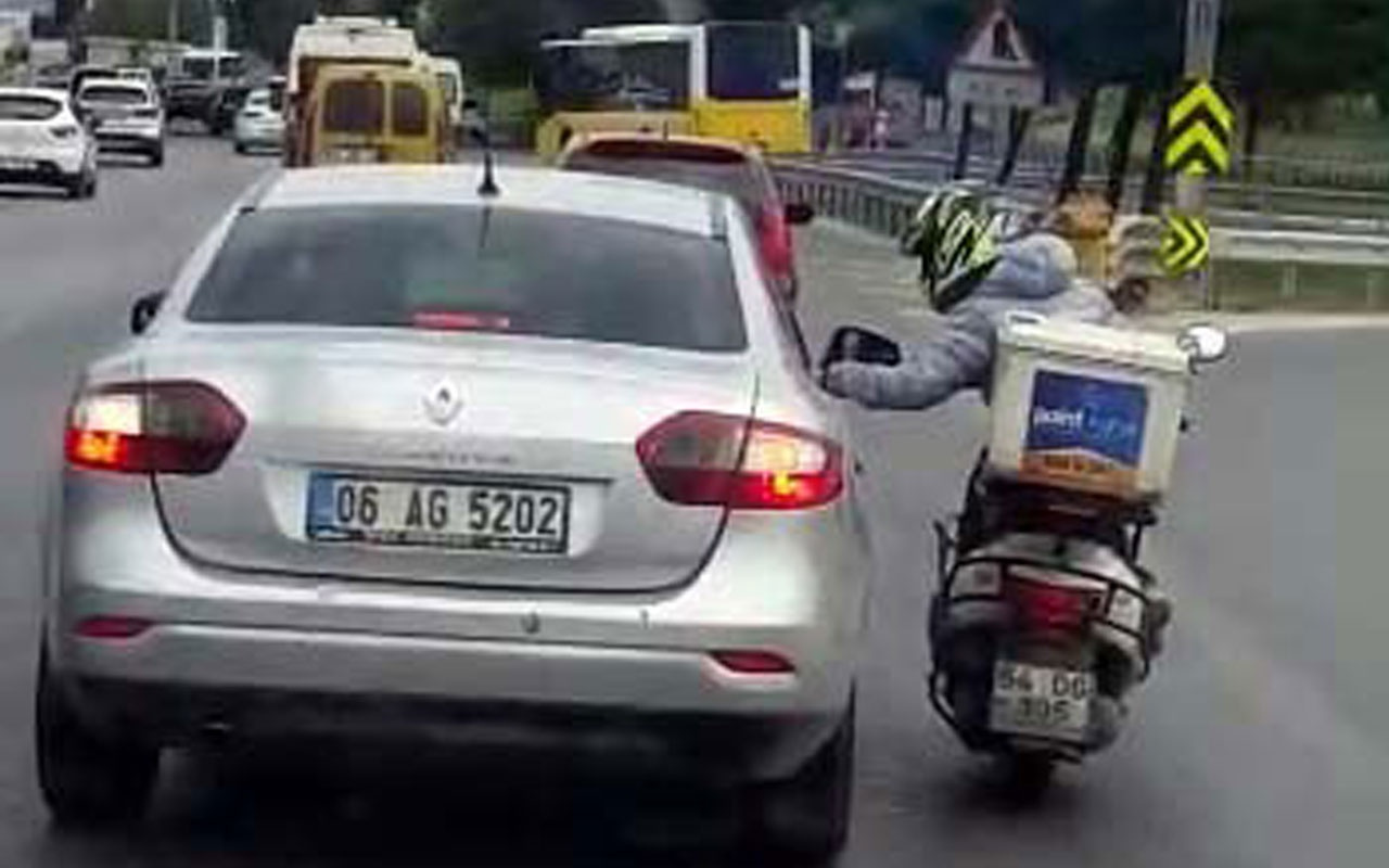 Motosikletli trafik magandası işte böyle trafiyi tehlikeye attı