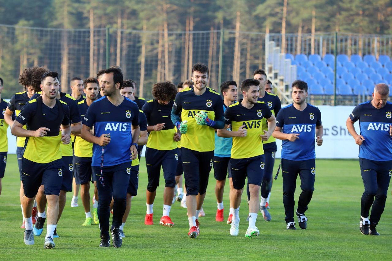 Fenerbahçe Topuk Yaylası'nda ilk idmana çıktı