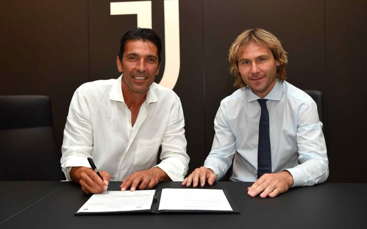 Juventus Buffon'un transferini resmen duyurdu