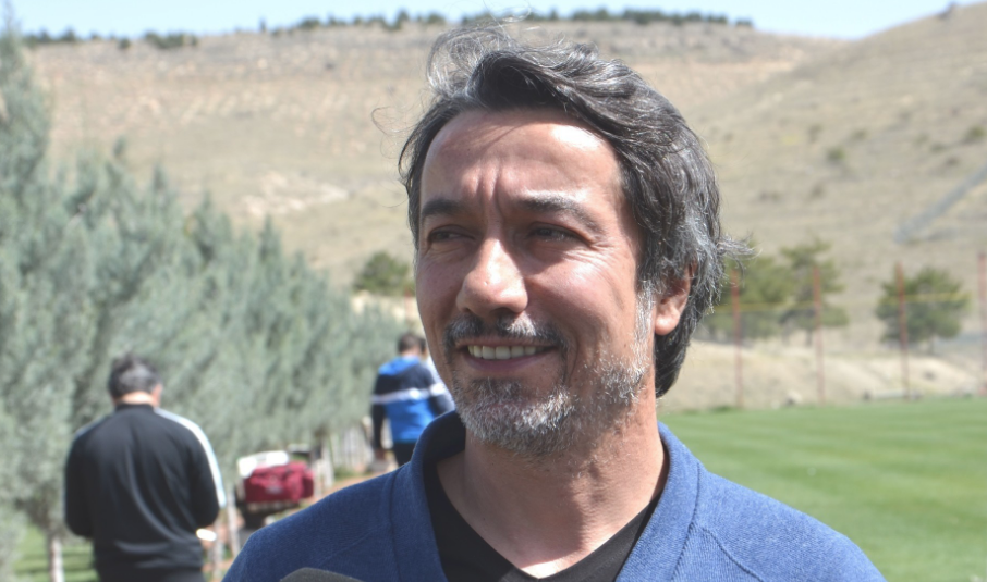 Yeni Malatyaspor sportif direktörü Ali Ravcı'nın Robert Downey'e benzerliği şaşırttı