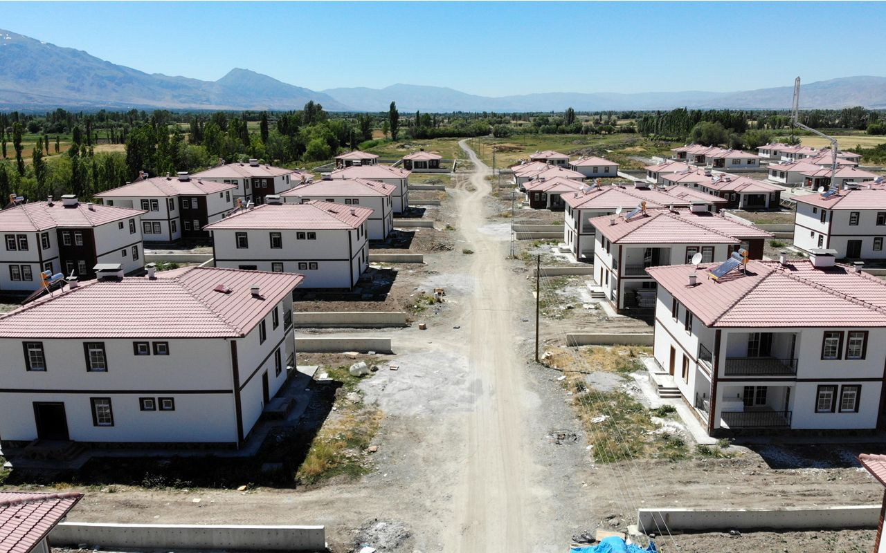 Erzincan'da Köysel Dönüşüm kapsamında örnek köy evleri