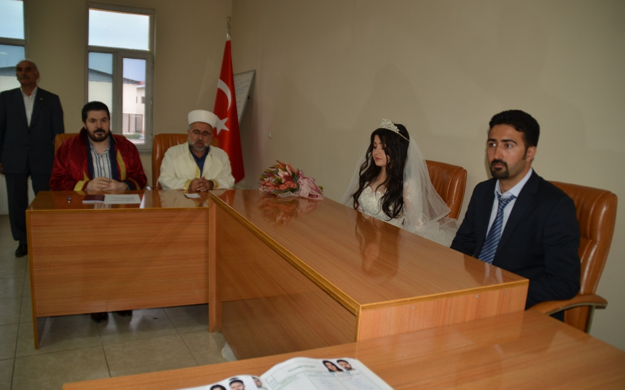 Ağrı Belediye Başkanı Savcı Sayan'dan dini nikah kararı