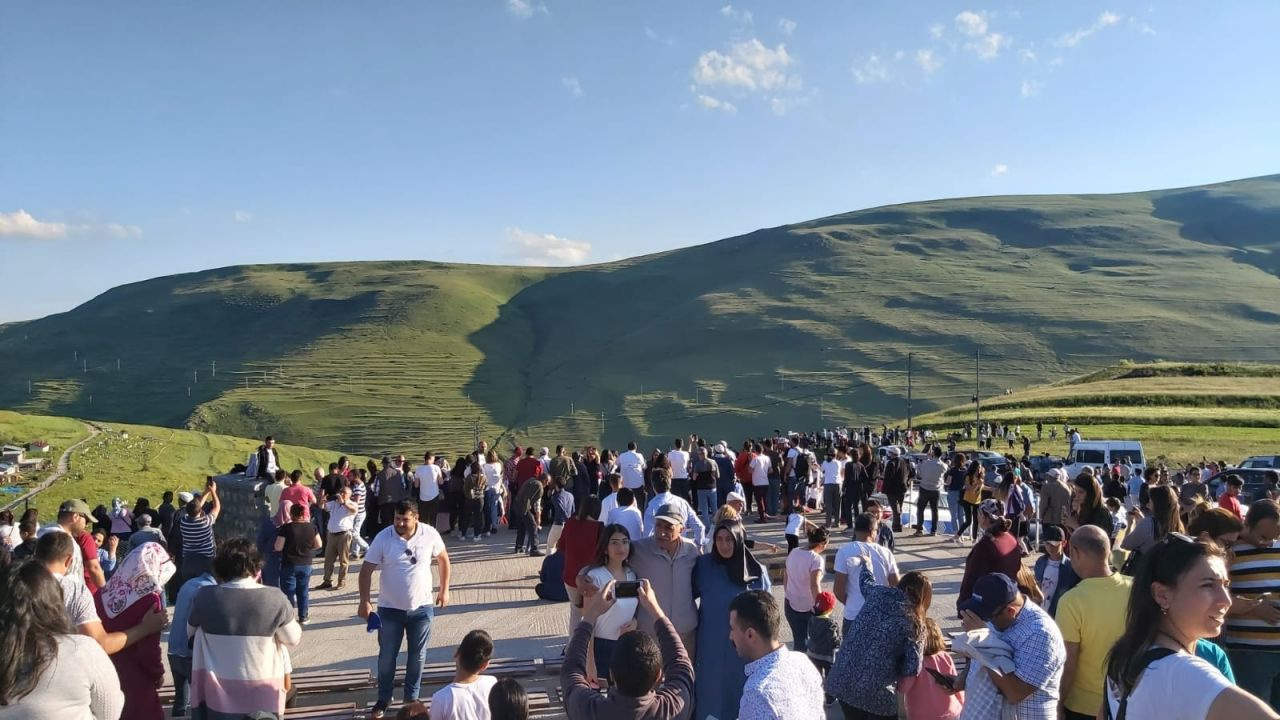 Saat 18.00'de böyle görüntülendi! Rekor katılım...