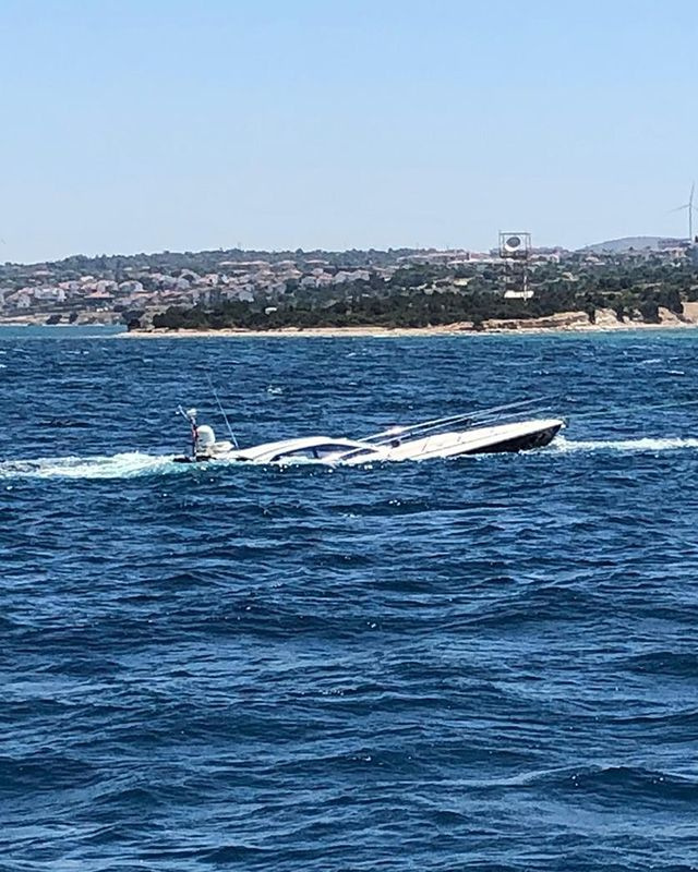 İzmir Çeşme'de kaza yapan lüks tekneye hayati operasyon