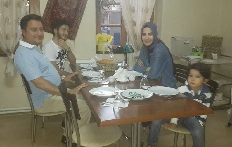 Ali Babacan'ın ilginç alışkanlığı eşi Zeynep Babacan'la nasıl tanıştı